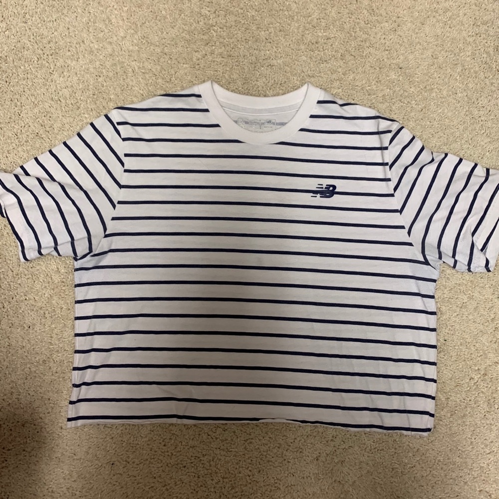 cropped stripe new balance tee